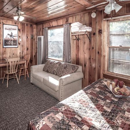 Apache Village 10, King Studio, Midtown, Sleeps 2 Ruidoso Bagian luar foto