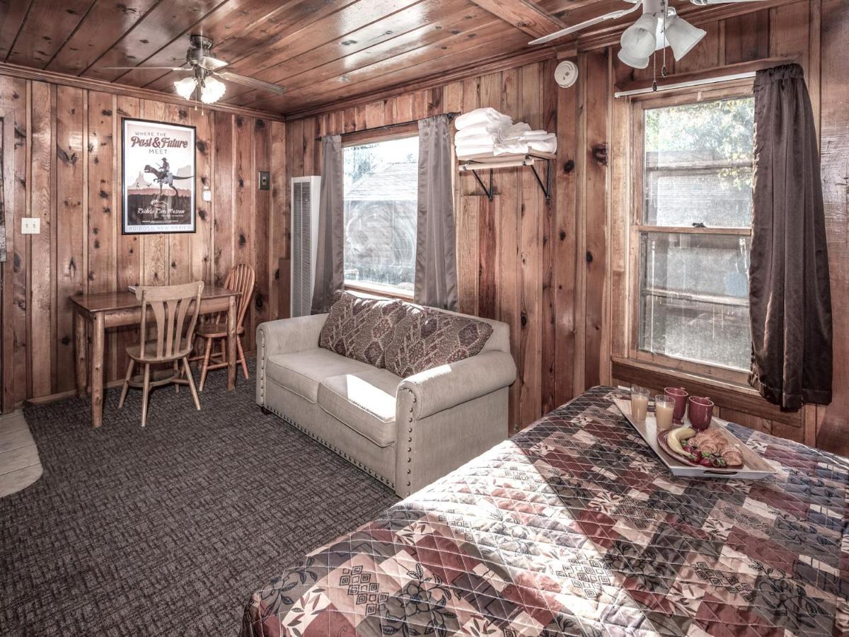 Apache Village 10, King Studio, Midtown, Sleeps 2 Ruidoso Bagian luar foto